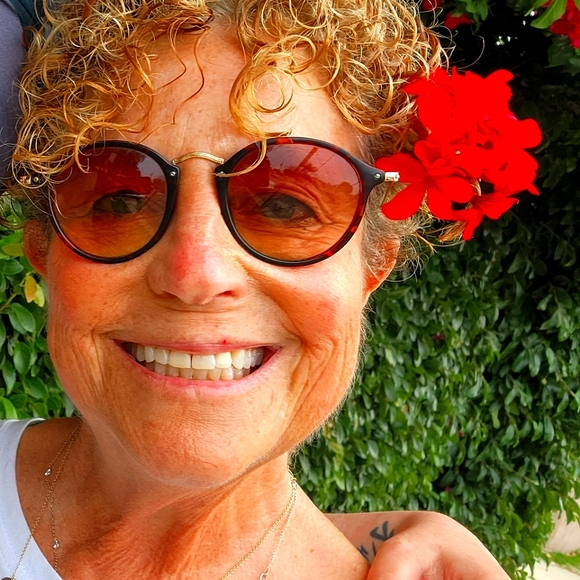 Meet your Poshers Jules & Jude! - Picture 2 of 2